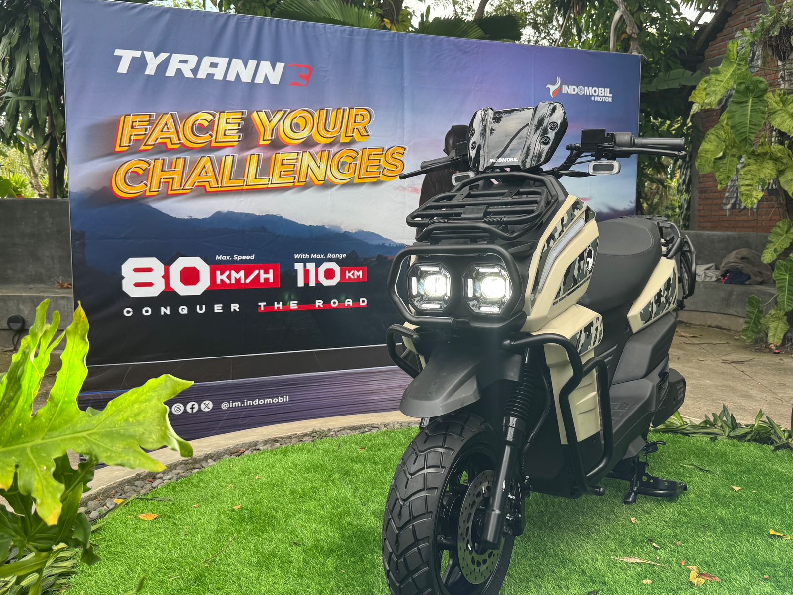 MOTOR PETUALANG: PT Indomobil eMotor Internasional (IEI) memperkenalkan Indomobil eMotor (IM) Tyranno, sepeda motor listrik semi-adventure yang kini telah resmi hadir di Bali
