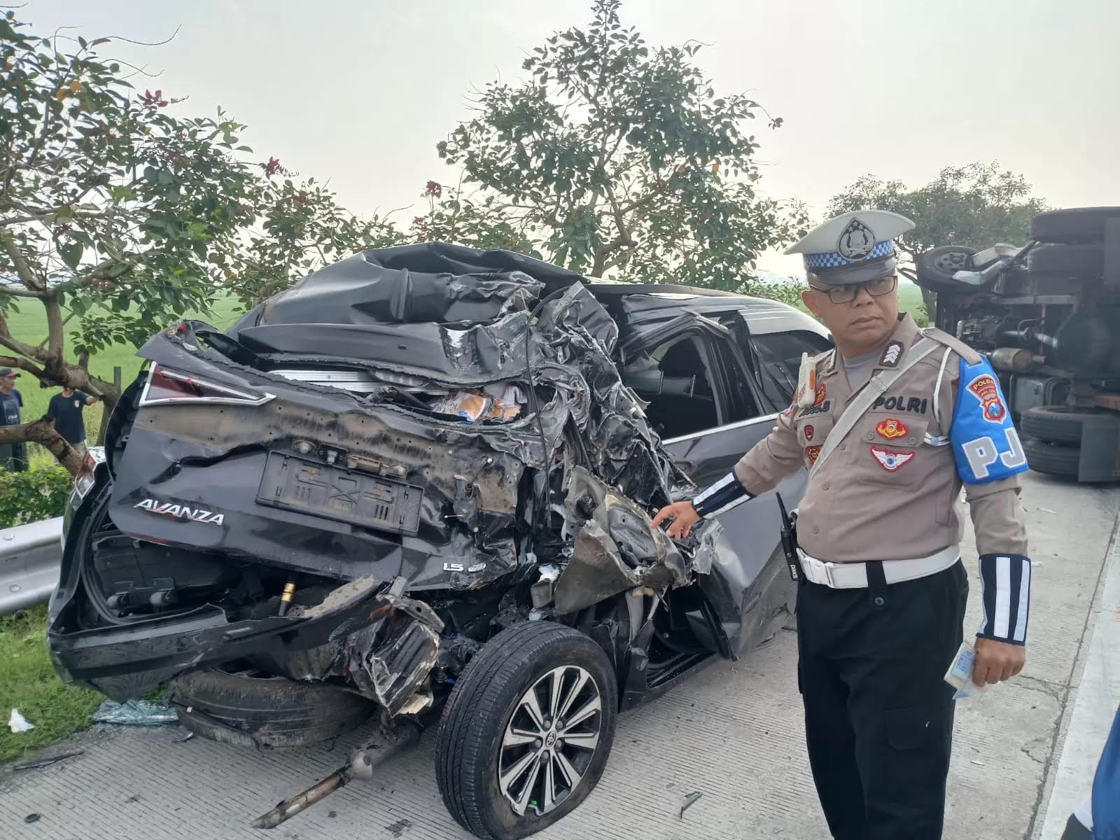 RINGSEK: Kondisi kendaraan usai alami kecelakaan di KM 693+400 jalur A Tol Jombang-Mojokerto, Selasa (29/7) pagi,