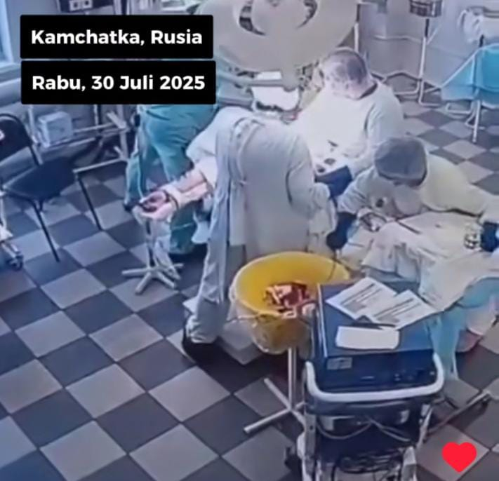 Beredar sebuah video dokter di Rusia diguncang gempa dahsyat saat melakukan operasi
