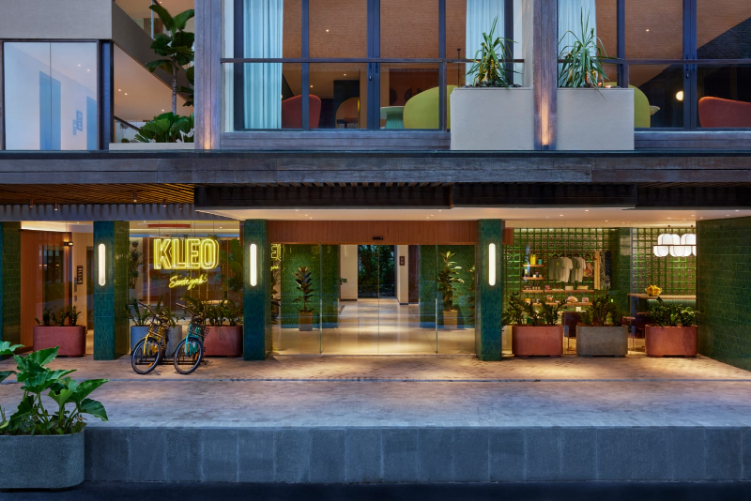 Menandai langkah perdana JdV by Hyatt di wilayah ini, KLEO Seminyak hadir sebagai destinasi penuh warna di jantung kawasan pesisir paling semarak di Bali.