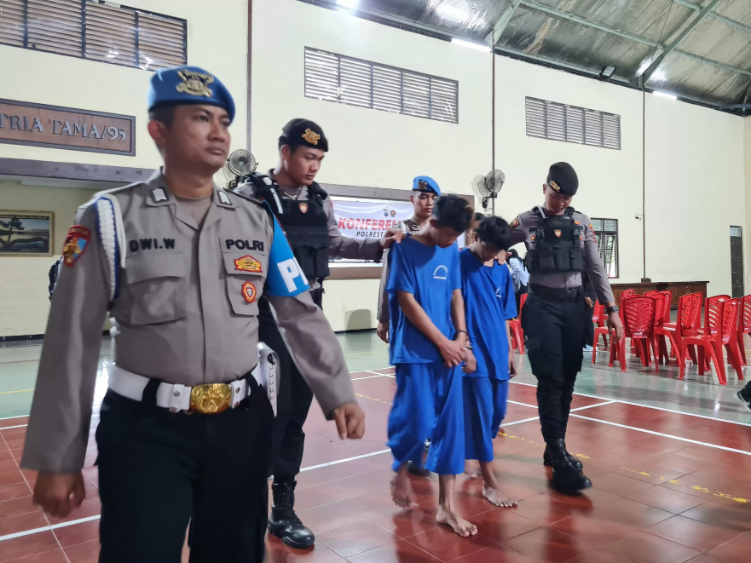 Polresta Magelang giring dua remaja pelaku pembacokan siswa secara acak