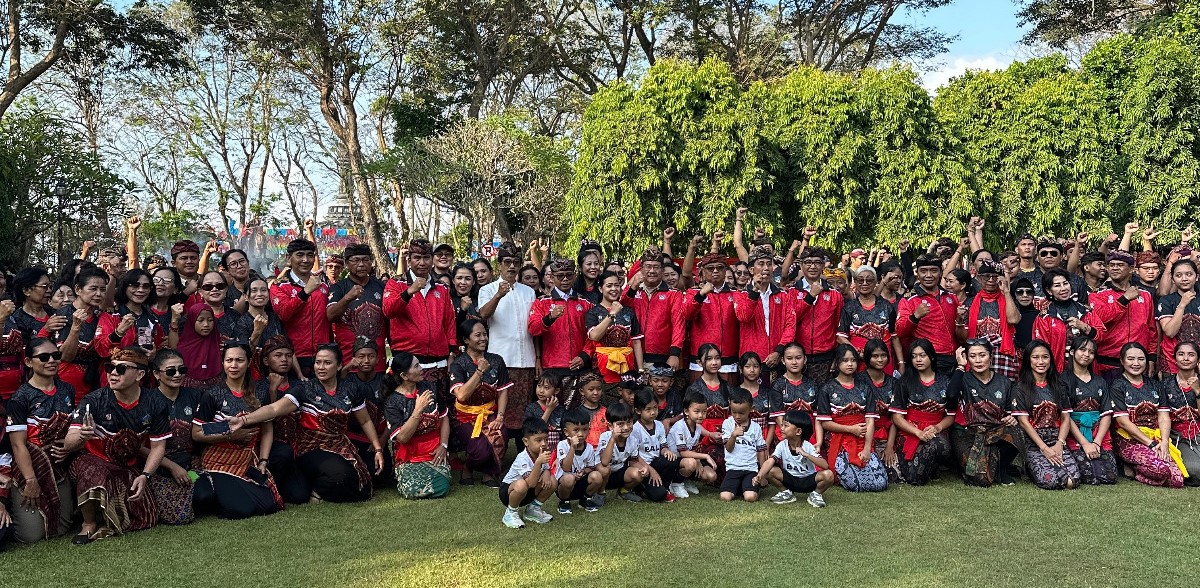 Kontingen Inorga Asosiasi BMX Indonesia (ABI) Bali &ndash; Balance Bike foto bersama sebelum bertolak ke NTB.
