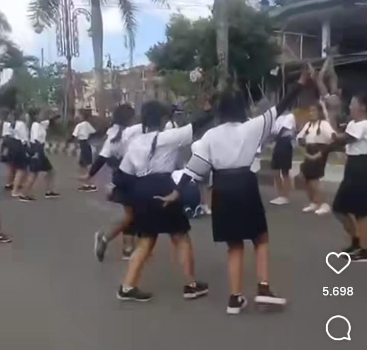Latihan Gerak Jalan Jelang HUT RI Tuai Protes Pengendara