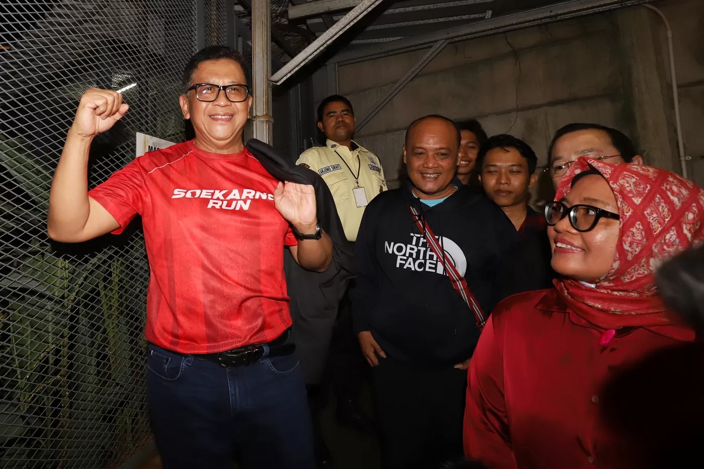 Sekjen PDIP Hasto Kristiyanto resmi bebas dari Rumah Tahanan KPK setelah mendapat amnesti dari Presiden Prabowo Subianto terkait kasus suap, Jakarta, Jumat (1/8/2025).