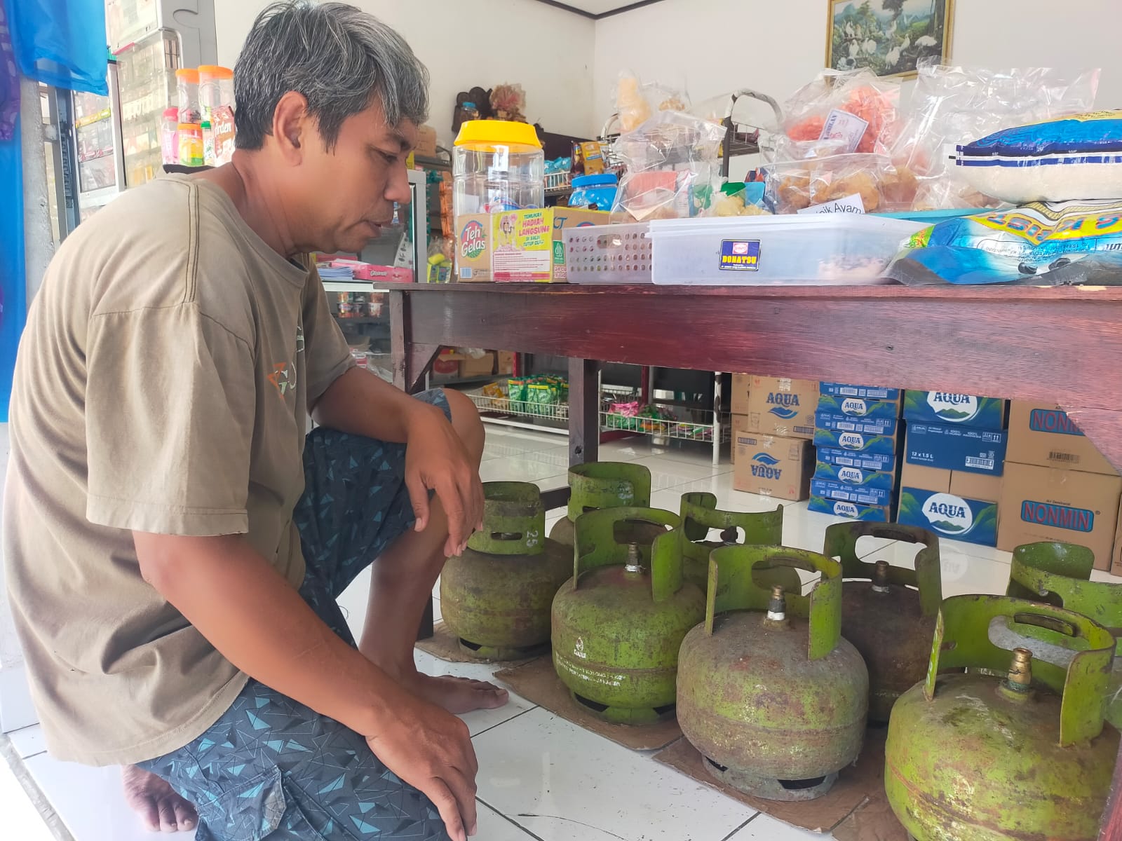 Sub Pangkalan, I Gusti Bagus Sotasoma menunjukkan gas kosong Senin (4/8/2025).