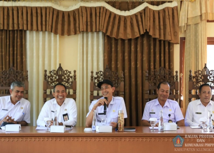 RESPON : Monitoring dan Evaluasi (Monev) terhadap penyelenggaraan pemerintahan kecamatan, kelurahan, dan desa di wilayah Kecamatan Banjarangkan, Rabu (6/7/2025).