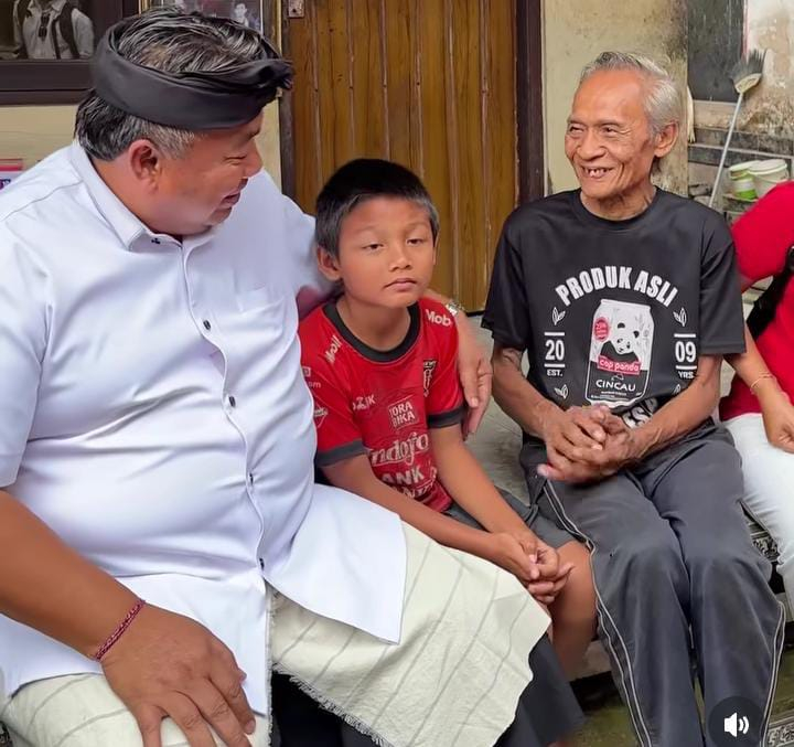 Anggota DPR RI Dapil Bali, I Nyoman Parta mengunjungi bocah bernama Gede Rangga yang kisahnya viral di media sosial