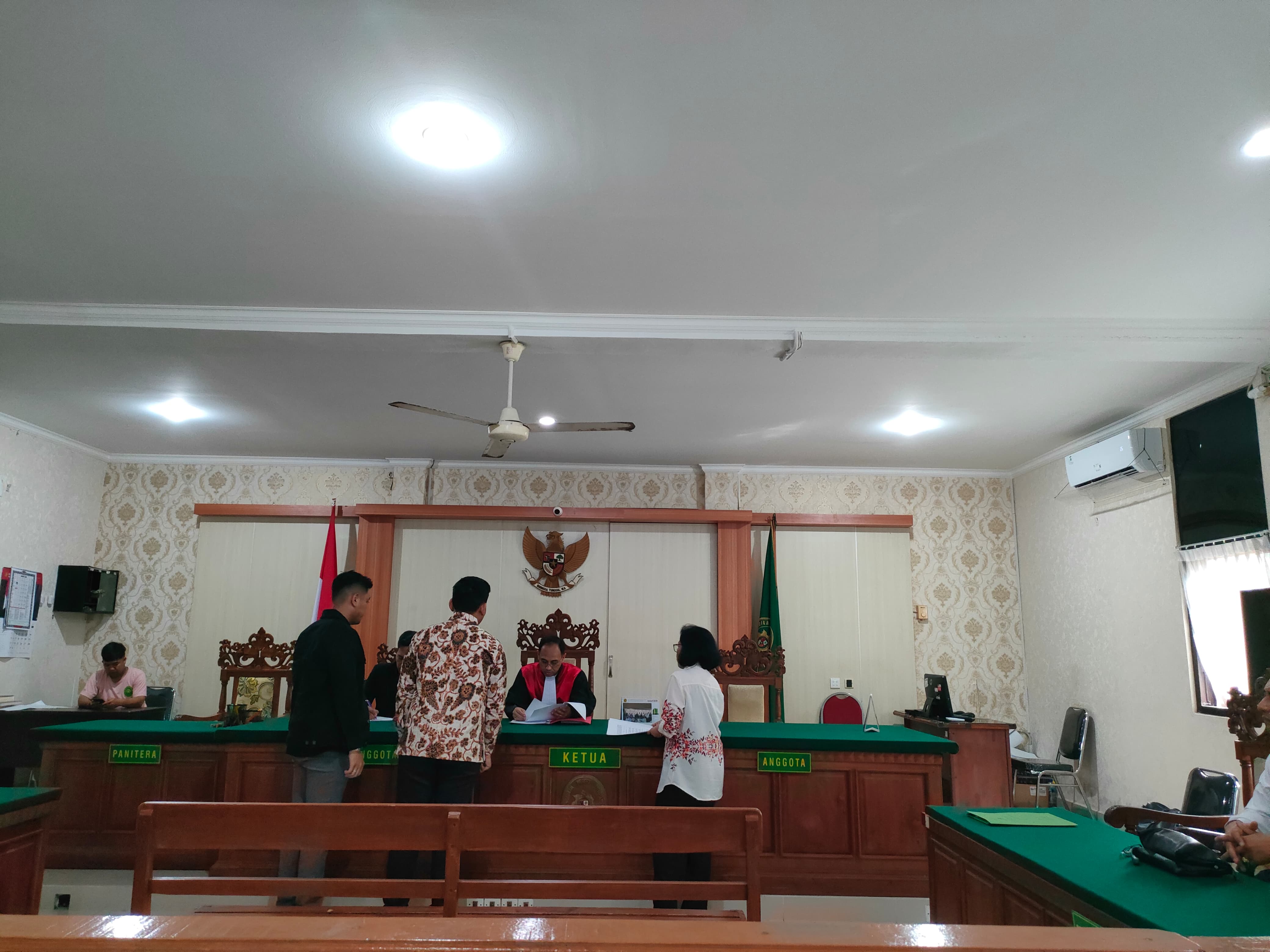 Sidang praperadilan yang dimohonkan oleh Advokat senior Togar Situmorang menggugat Polda Bali sebagai termohon di Pengadilan Negeri Denpasar. (Bali Express/I Gede Paramasutha)