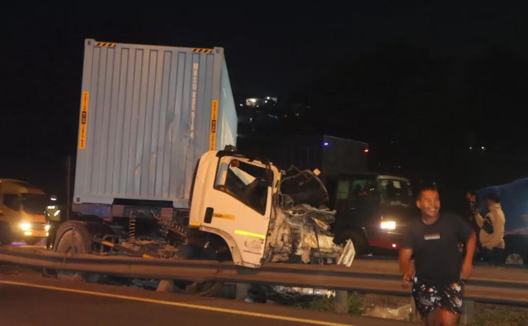 LAKA BERUNTUN: Kecelakaan beruntun terjadi di Tol Gayamsari Semarang pada Jumat (8/8).