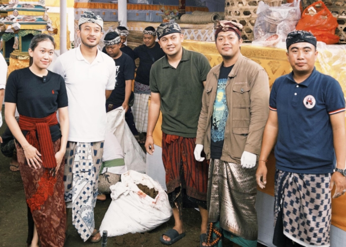 PELESTARIAN : HIPMI Kabupaten Gianyar memasang 100 unit lubang resapan biopori di area Pura Kahyangan Tiga Umakuta, Desa Pejeng, Gianyar, Minggu (10/8/2025).