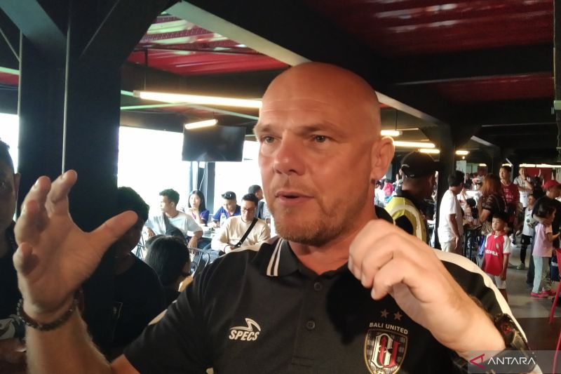 Pelatih Kepala Bali United Johnny Jansen di Gianyar, Bali, Sabtu (9/8/2025) .