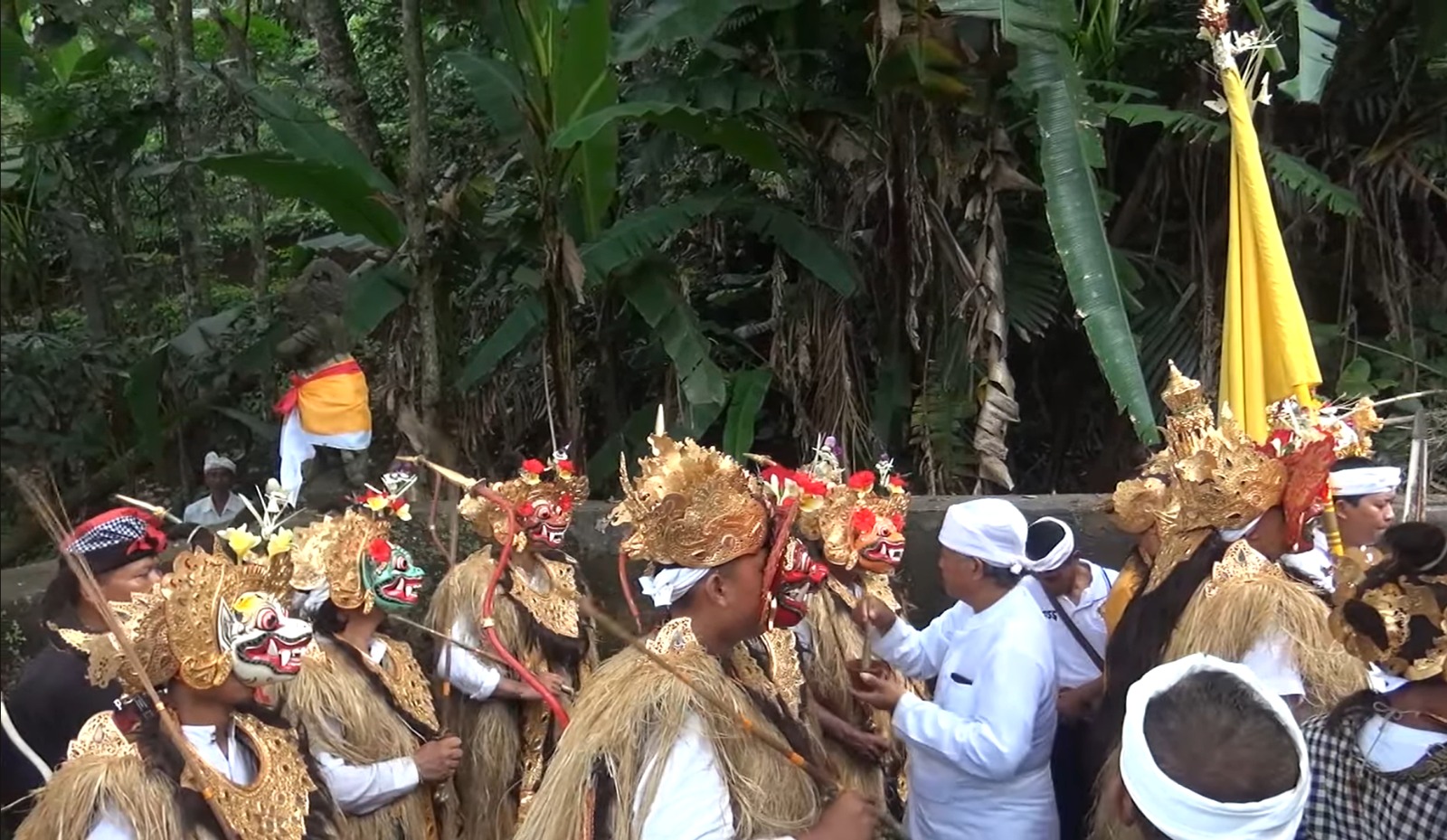 Tapakan Dewata Nawa Sanga di Pura Pucak Padang Dawa