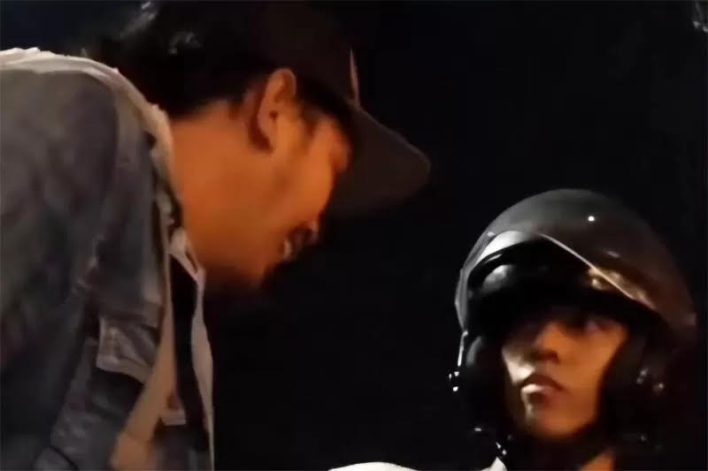 JUKIR: Viral video oknum jukir liar diduga memukul dan paksa pelanggan warkop di daerah Ngagel, Surabaya, bayar parkir.