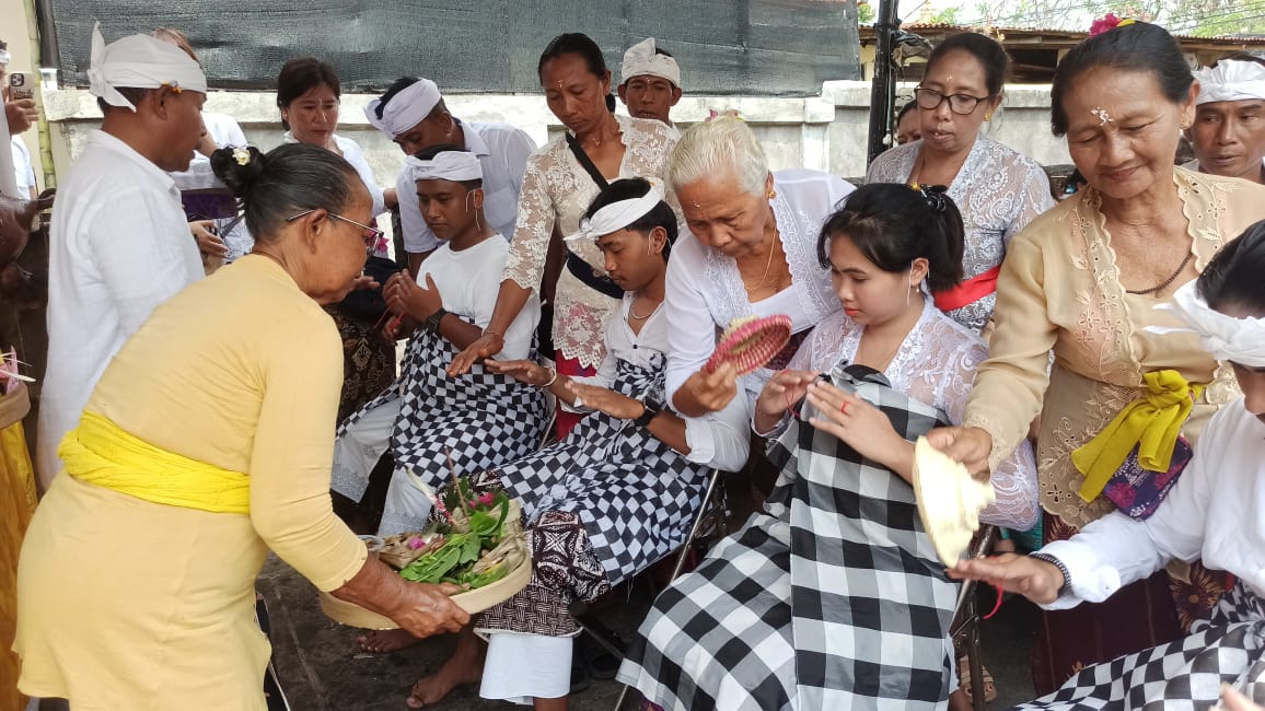 Prosesi Sapuleger di Pura Siwa Manik Dalamh