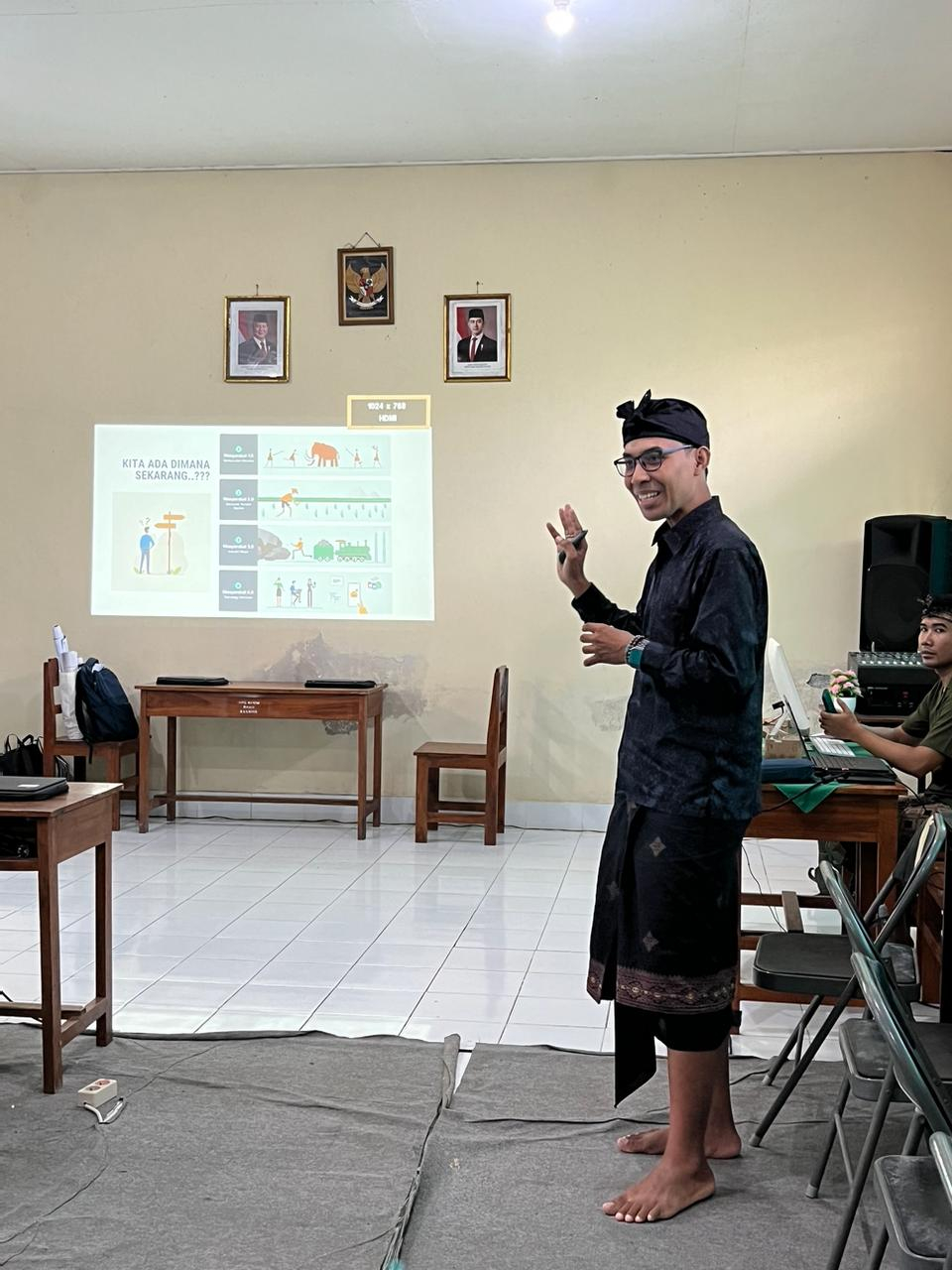 Pemanfaatan Teknologi AI Untuk Meningkatkan Produktivitas Guru SMP Negeri 3 Tegallalang