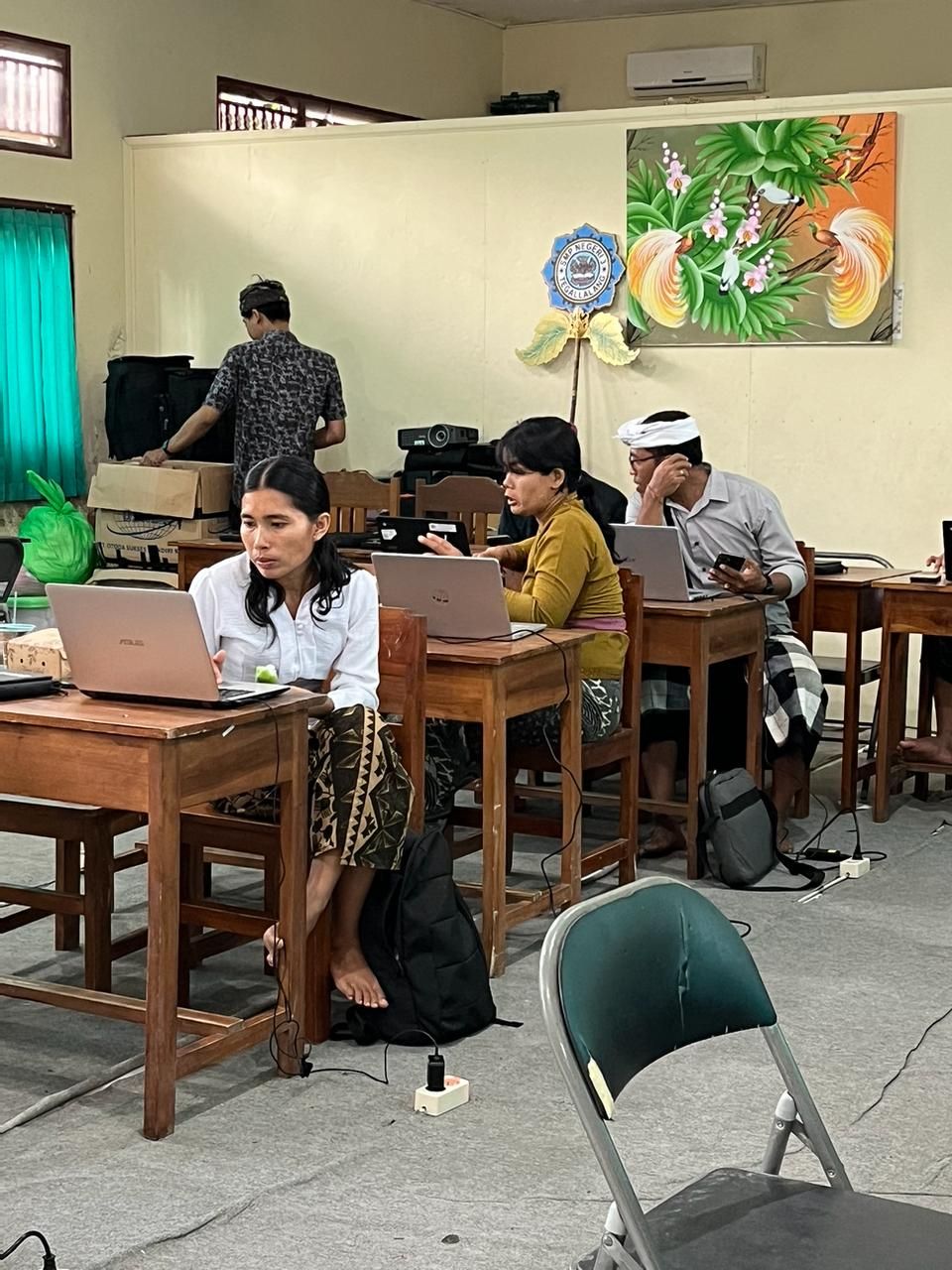 Pemanfaatan Teknologi AI Untuk Meningkatkan Produktivitas Guru SMP Negeri 3 Tegallalang