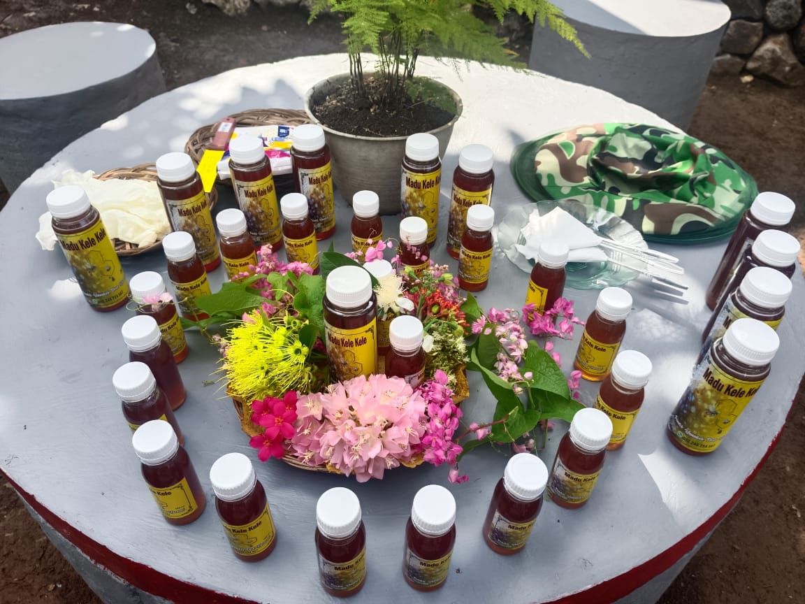 Produksi madu di kelompok tani Wana Kelo, Desa Wanasari, Kecamatan Tabanan, Bali.