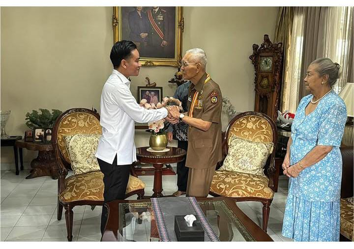 Gibran Temui Try Sutrisno untuk bersilahturahmi