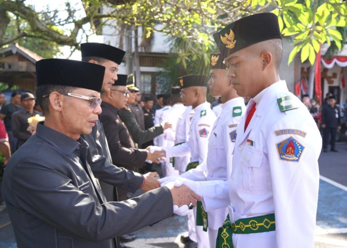 Pengukuhan dilakukan oleh Bupati Klungkung, I Made Satria, di halaman Kantor Bupati Klungkung, Jumat (15/8/2025).