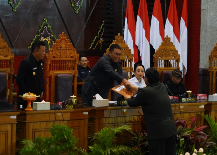 Dewan Perwakilan Rakyat Daerah (DPRD) Kabupaten Karangasem menggelar rapat paripurna pada Jumat (15/8/2025).