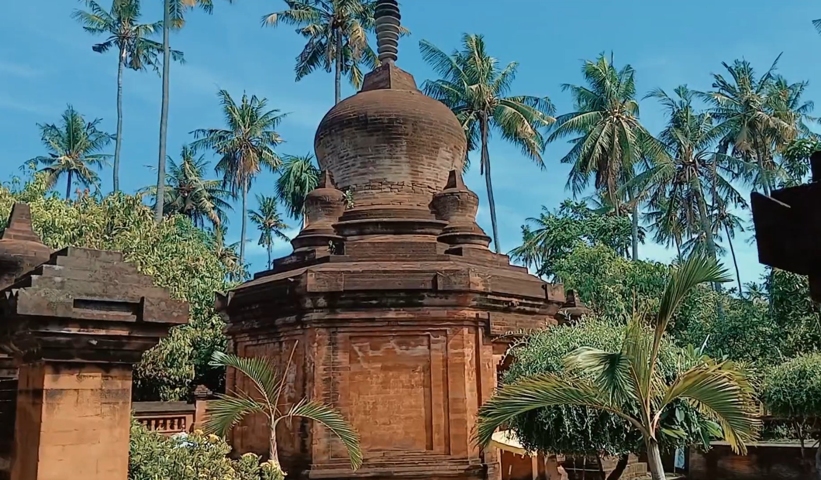 Areal Candi Budha di Desa Kalibukbuk, Kecamatan/Kabupaten Buleleng