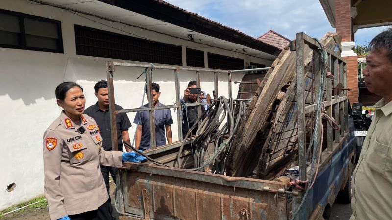 Polres Jembrana mengamankan barang bukti kabel curian, Kamis (14/8/2025).