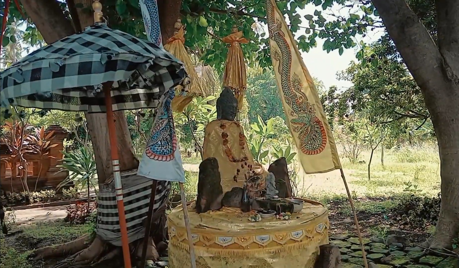 Arca di areal Candi Budha Kalibukbuk
