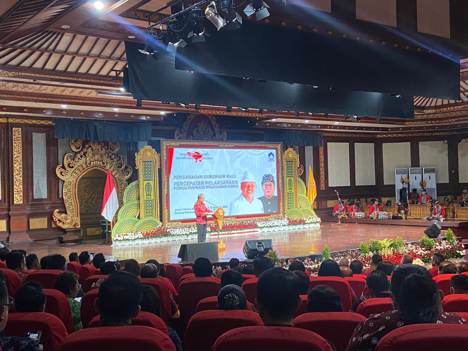 NI KADEK RIKA RIYANTI BERBASIS BUDAYA: Gubernur Bali, Wayan Koster dalam acara Pengarahan Gubernur Bali di Ksirarnawa, Art Center, Jumat (15/8)