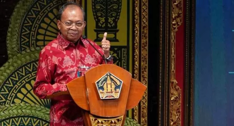Gubernur Koster dalam sebuah acara di Ksirarnawa.