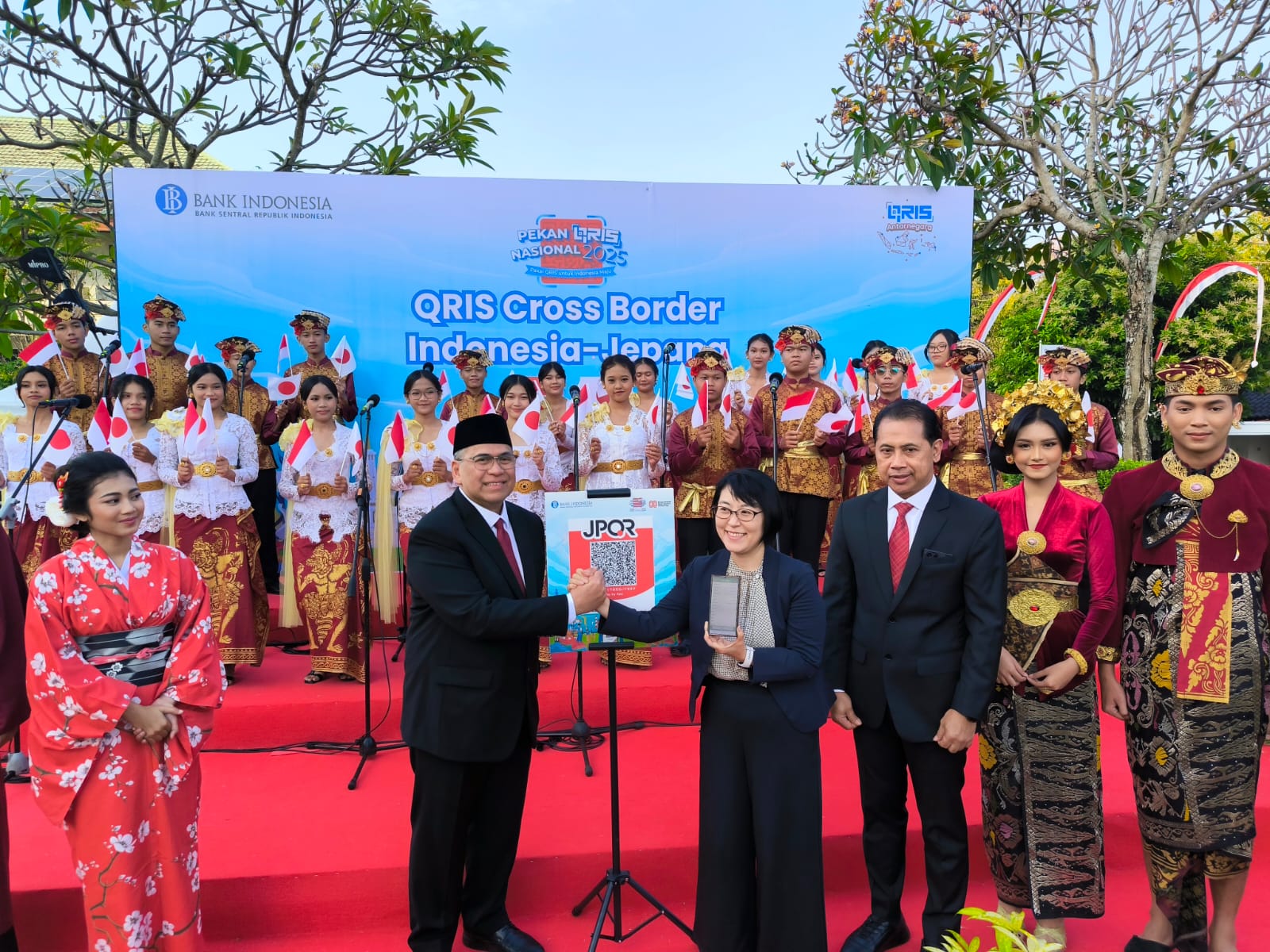 Peluncuran QRIS Cross Border Indonesia-Jepang di Kantor BI Provinsi Bali, serangkaian HUT Kemerdekaan RI Ke-80, Jumat (17/8).
