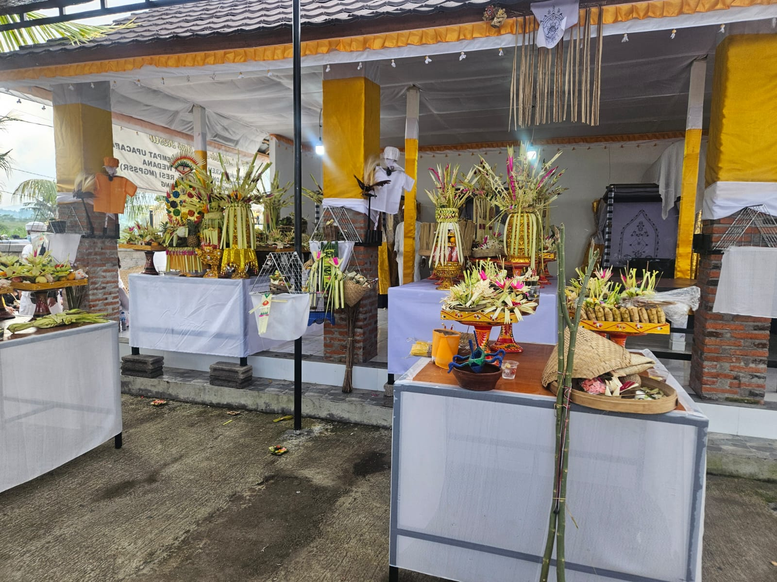 KREMATORIUM: Krematorium Pitra Puja ketika melangsungkan prosesi kremasi, Senin (18/8).