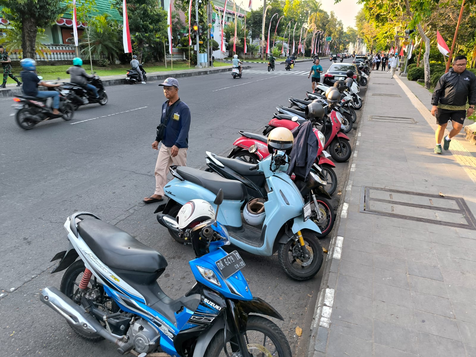 Salah satu titik parkir yang ramai di Rumija Kota Denpasar, Kamis (21/8).