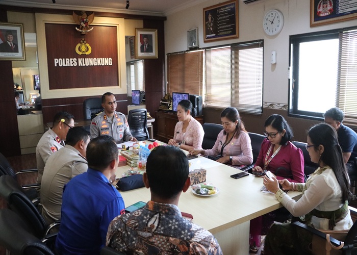 AUDIENSI : Kapolres Klungkung AKBP Alfons W.P. Letsoin, menerima audiensi dari Dinas Pariwisata Kabupaten Klungkung terkait persiapan tiga agenda besar yang akan digelar menjelang akhir tahun.