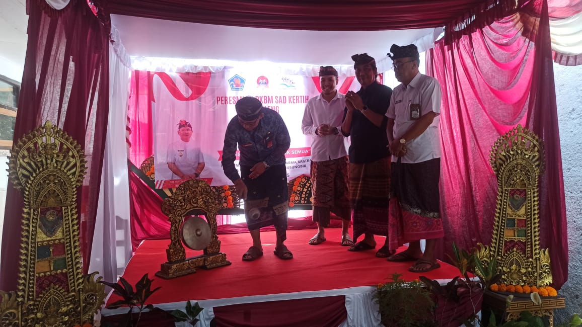 Peresmian PKBM oleh Plt Kadisdikpora Buleleng, Dewa Made Sudiarta, M. Si di Gedung Madyama Widyalaya Jnana Dharma Sastra Desa Umejero, Kecamatan Busungbiu, Kabupaten Buleleng, Kamis (21/8) pagi.