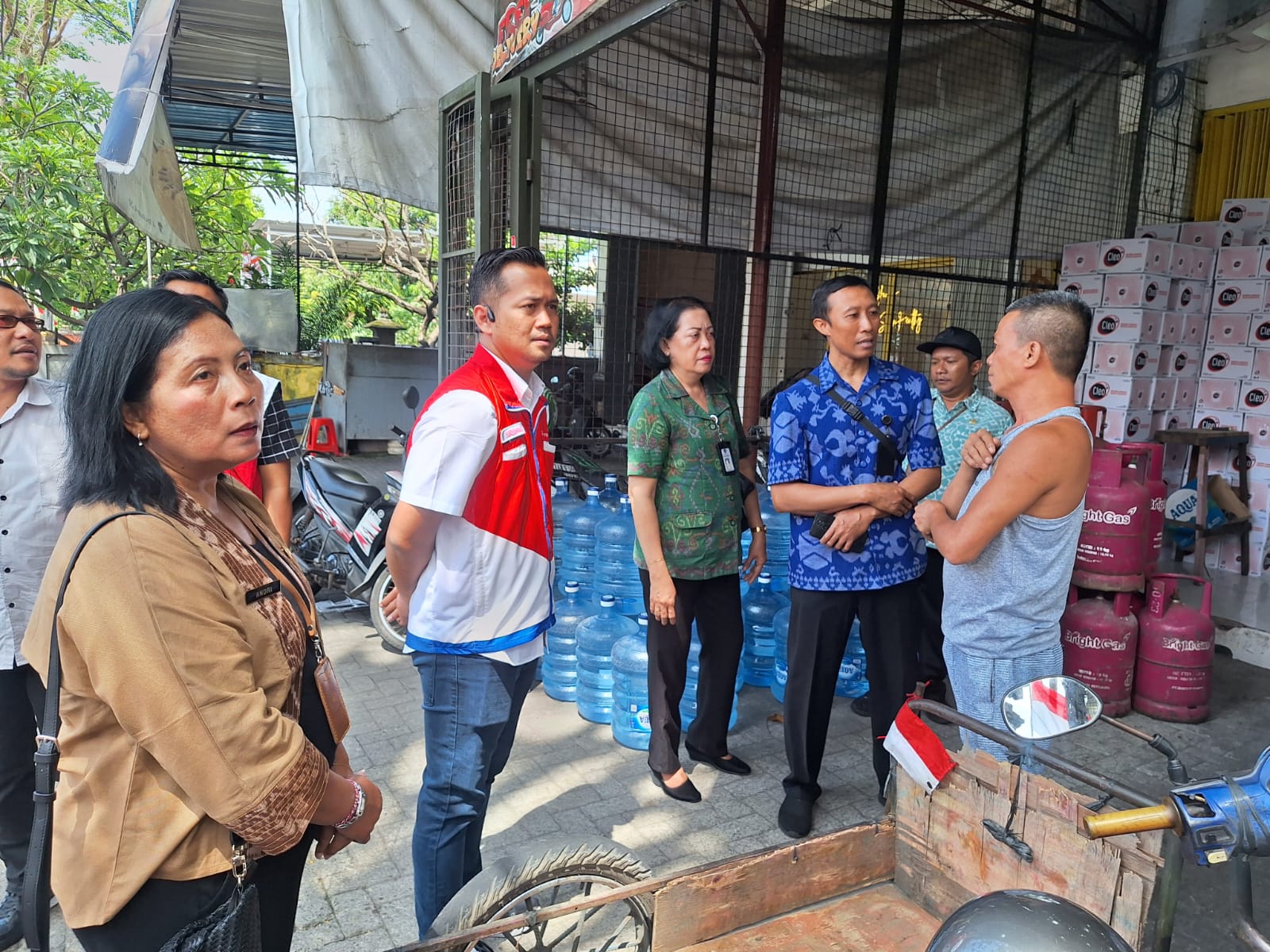 SIDAK: Tim Pengawasan Terpadu Satgas LPG 3 Kg Provinsi Bali menggelar inspeksi mendadak (sidak) di sejumlah pangkalan LPG 3 kg di Kota Denpasar pada Selasa (19/8)