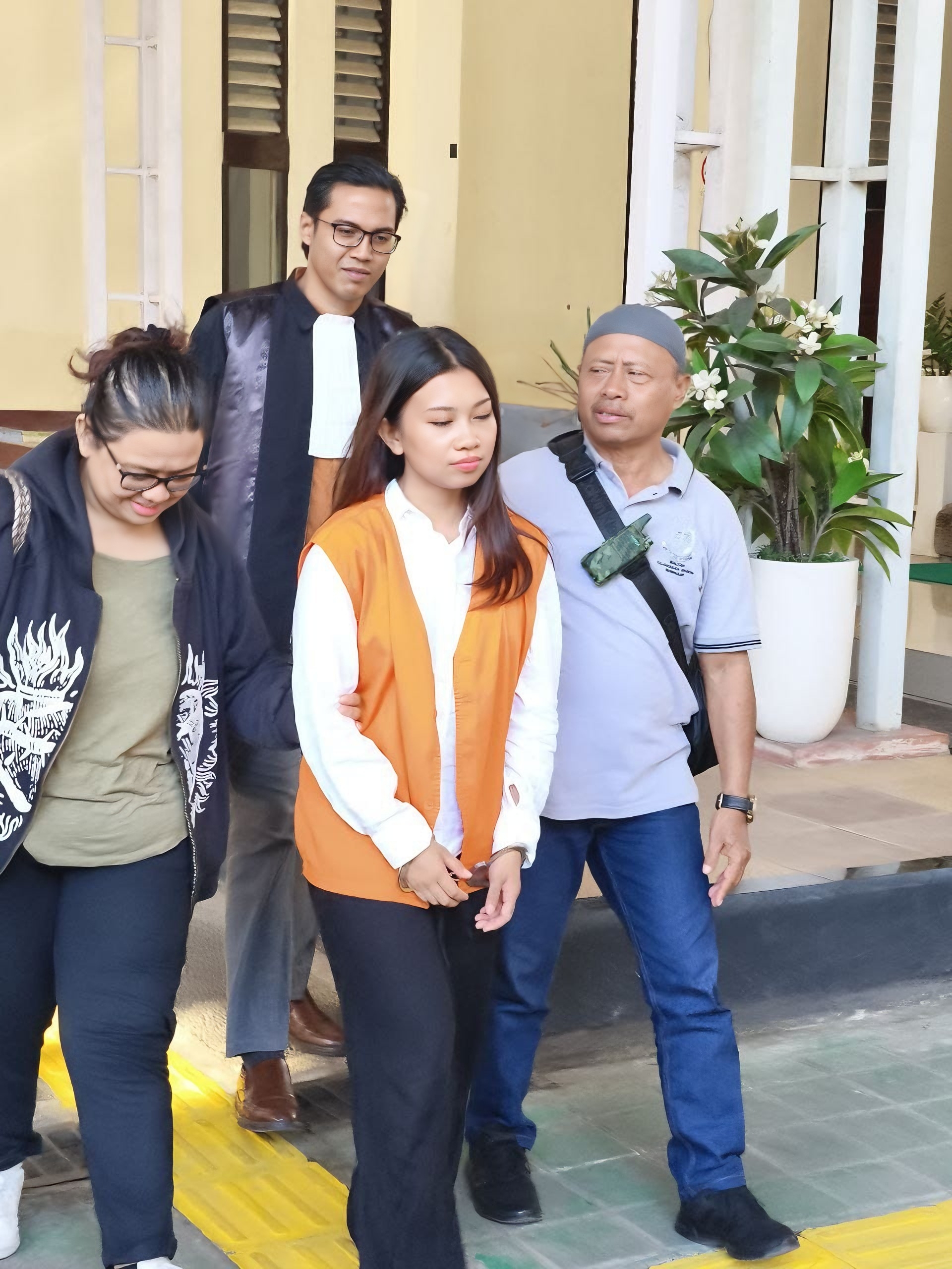 Terdakwa Vienna di Pengadilan Negeri Denpasar. (Bali Express/I Gede Paramasutha)