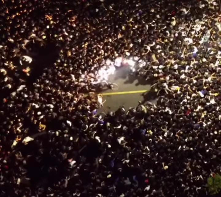 Sejumlah penonton terlibat aksi Moshing saat penampilan band lokal di Bulfest