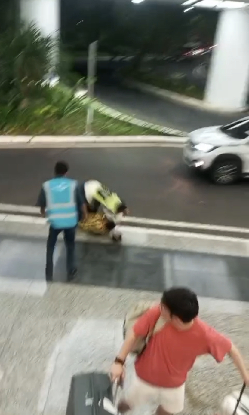 PERKELAHIAN: Sebuah video keributan di kawasan Bandara Internasional I Gusti Ngurah Rai, Bali, viral di media sosial pada Jumat malam (22/8)
