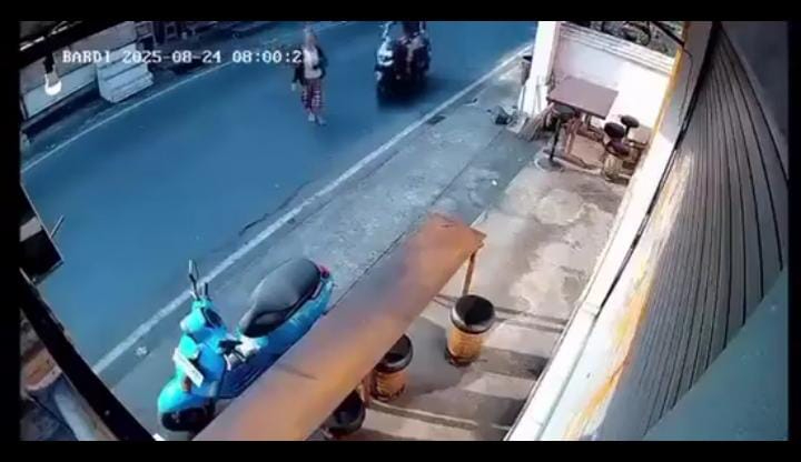 Beredar rekaman cctv ketika nenek ditabrak pengendara sepeda motor