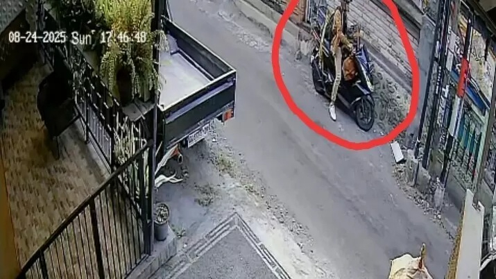Pemilik Paket Misterius di Buleleng Terekam CCTV