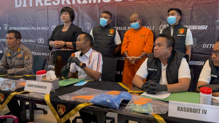 Tersangka gas oplosan di Kuta Utara yang ditangkap Polda Bali.