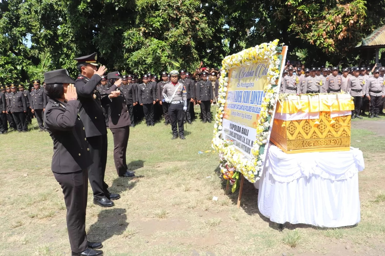 Polres Buleleng Gelar Upacara Perabuan Dinas untuk Aipda Kadek Sudi