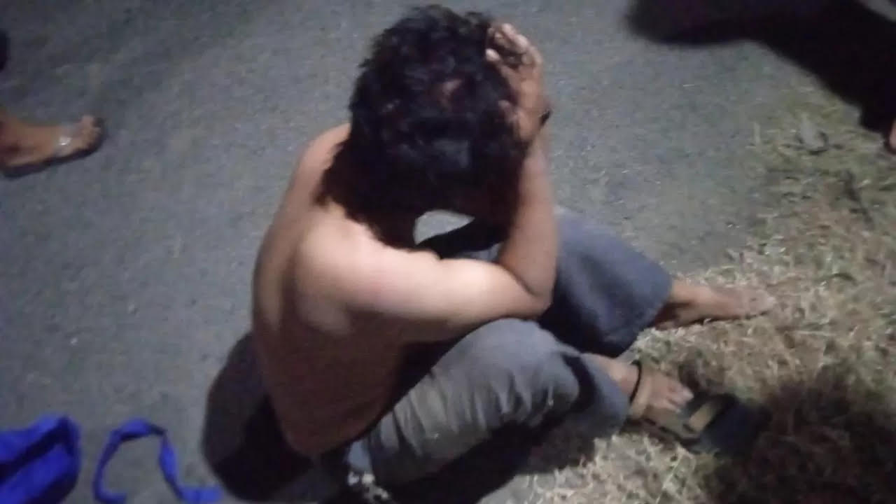 Ojol asal Sidoarjo dibekuk warga saat curri Kotak amal Musala di Jombang, Selasa (26/8/2025).