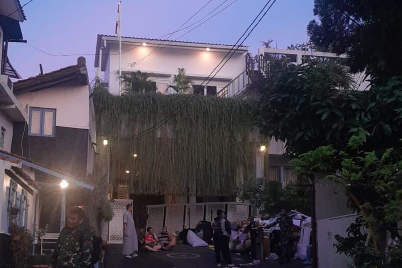Suasana rumah di ujung jalan yang disebut warga sekitar sebagai kediaman Menteri Keuangan Sri Mulyani di Jalan Mandar, Bintaro, Tangerang Selatan, Minggu (31/8/2024).