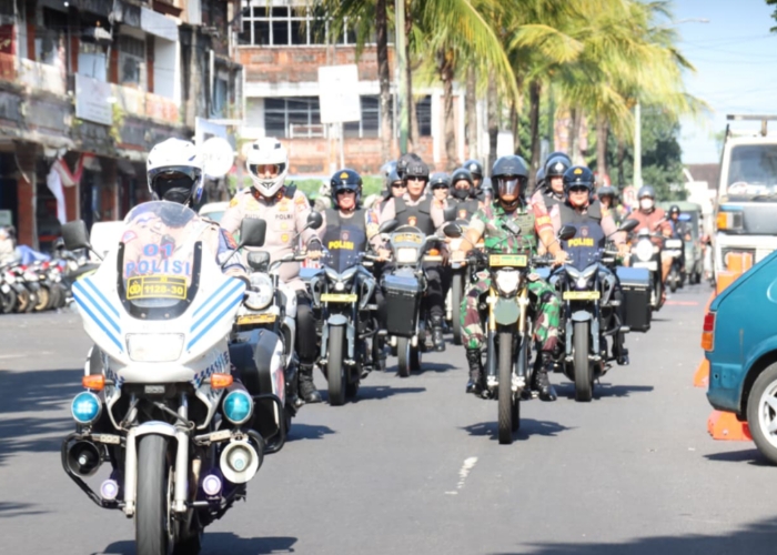 SINERGI : Polres Tabanan Lakukan Patroli Sinergitas TNI-Polri di Titik Vital Kota Tabanan.
