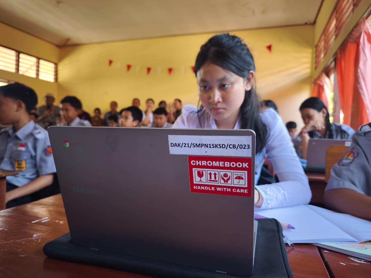 Kunjungan tim Google for Education ke SMPN 1 Sukasada.