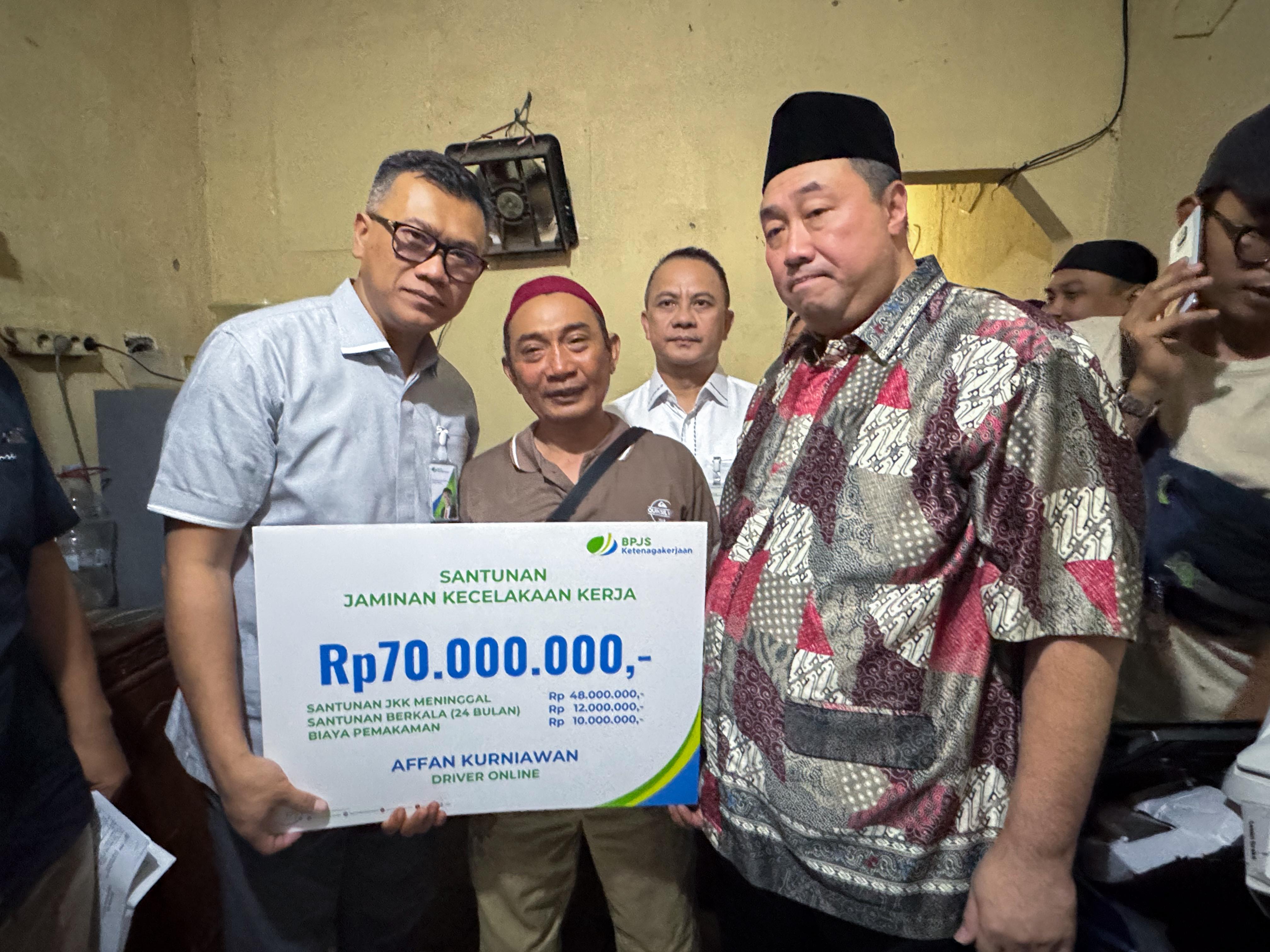 PEKERJA AKTIF: Ahli waris Affan menerima total santunan sebesar Rp70 juta