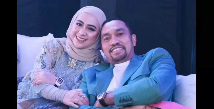 Feby Belinda bersama sang suami Ahmad Sahroni