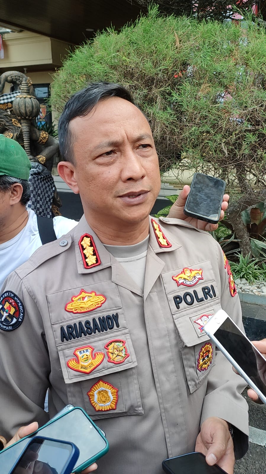 Kabid Humas Polda Bali Kombespol Ariasandy membenarkan penahanan Togar Situmorang. (Bali Express/Istimewa)