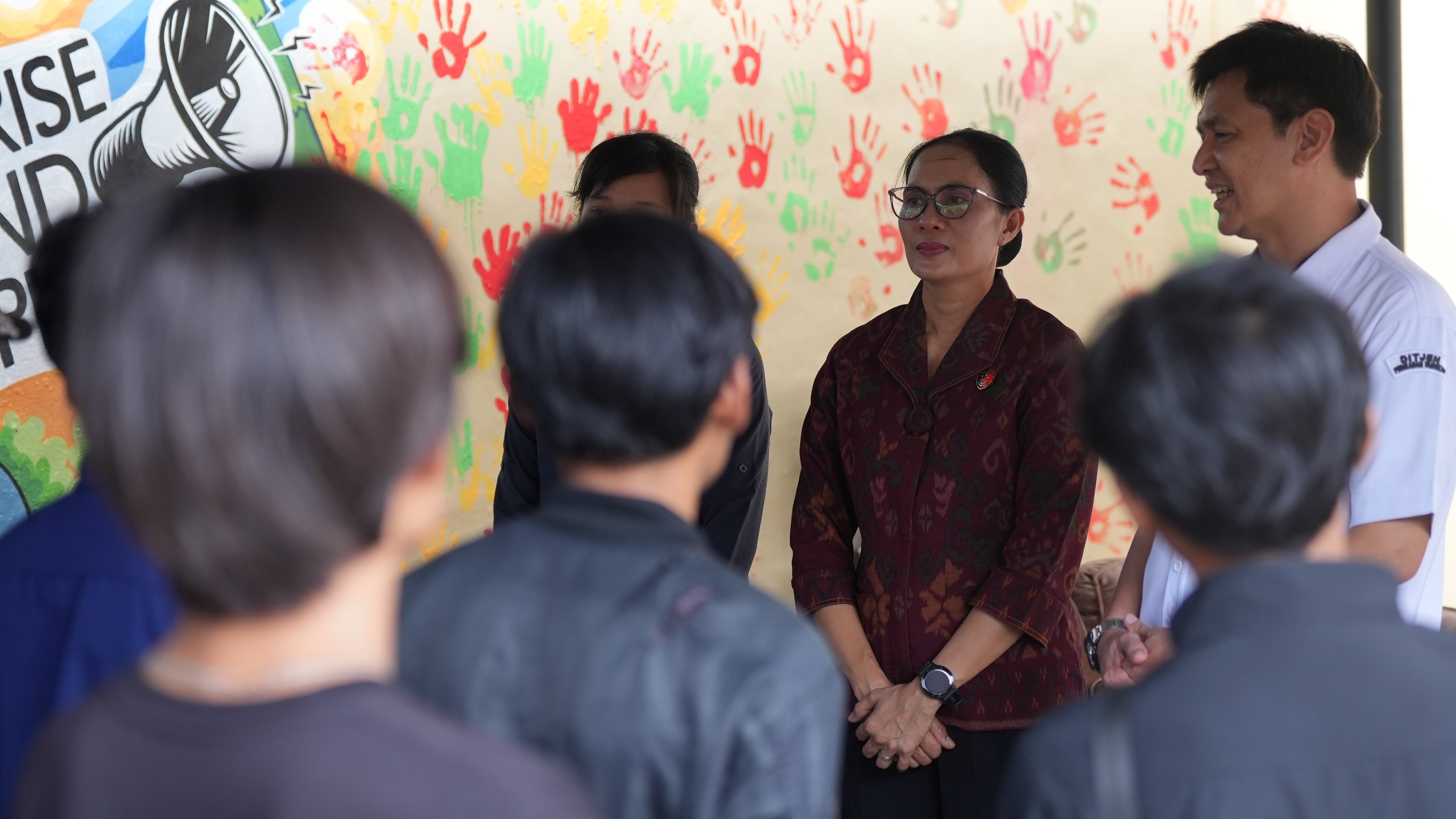 Dipulangkan: Proses pemulangan 21 orang yang jadi korban TPPO. (Bali Express/Istimewa)